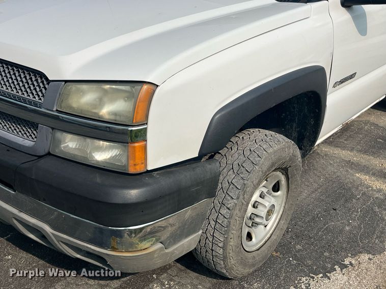 image for item DP0481 2003 Chevrolet Silverado 2500HD  utility bed pickup truck