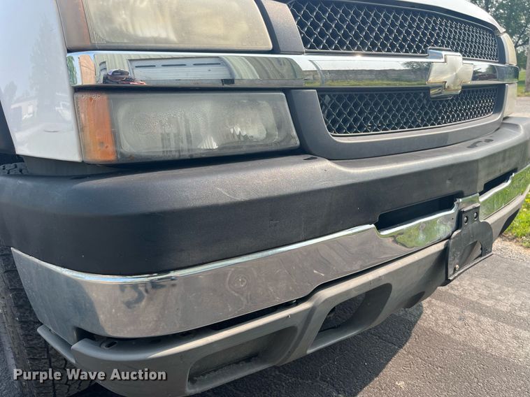 image for item DP0481 2003 Chevrolet Silverado 2500HD  utility bed pickup truck