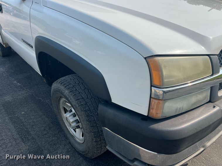 image for item DP0481 2003 Chevrolet Silverado 2500HD  utility bed pickup truck