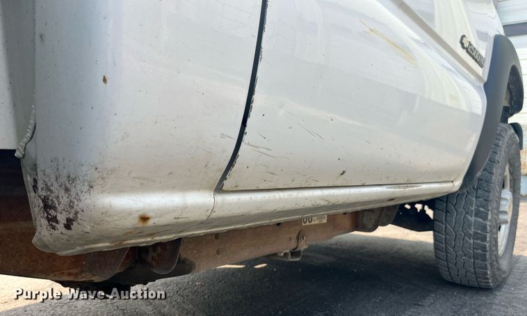 image for item DP0481 2003 Chevrolet Silverado 2500HD  utility bed pickup truck