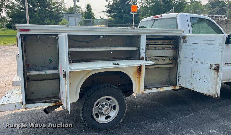 image for item DP0481 2003 Chevrolet Silverado 2500HD  utility bed pickup truck