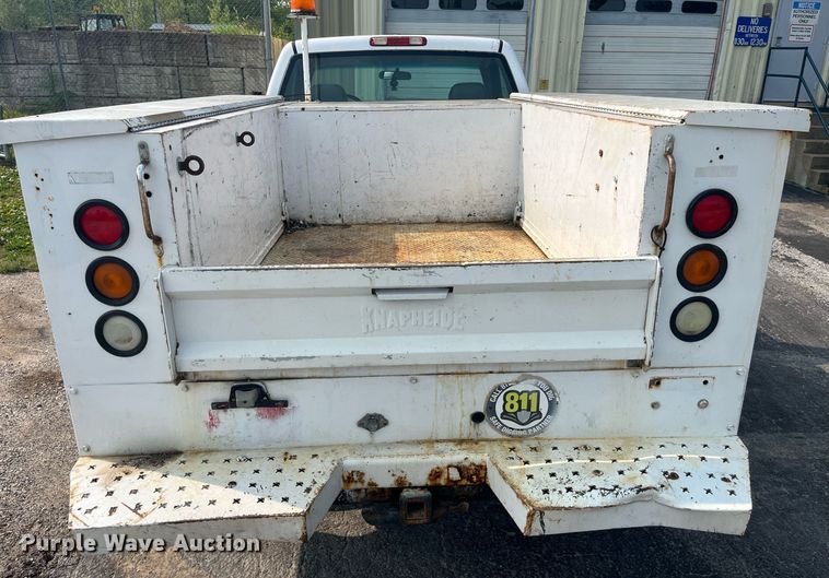 image for item DP0481 2003 Chevrolet Silverado 2500HD  utility bed pickup truck