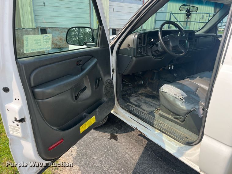 image for item DP0481 2003 Chevrolet Silverado 2500HD  utility bed pickup truck