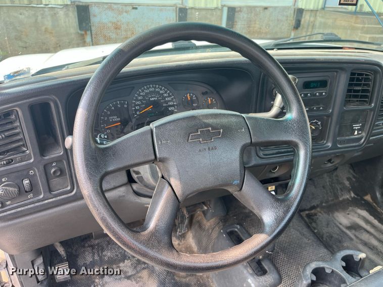 image for item DP0481 2003 Chevrolet Silverado 2500HD  utility bed pickup truck