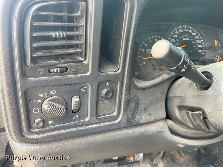 image for item DP0481 2003 Chevrolet Silverado 2500HD  utility bed pickup truck