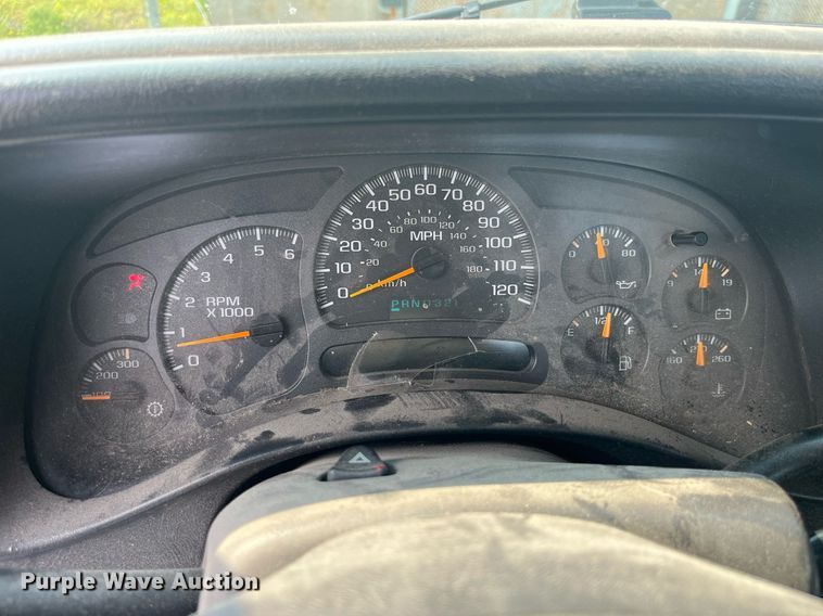 image for item DP0481 2003 Chevrolet Silverado 2500HD  utility bed pickup truck