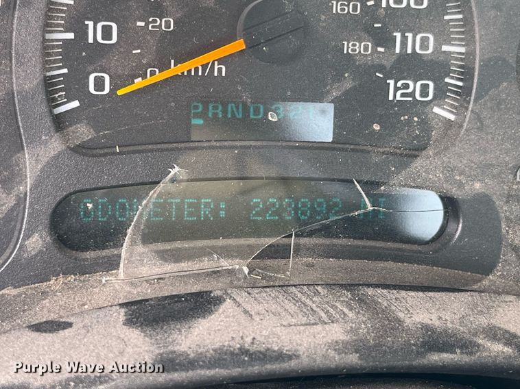 image for item DP0481 2003 Chevrolet Silverado 2500HD  utility bed pickup truck