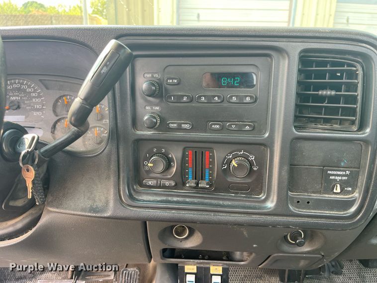 image for item DP0481 2003 Chevrolet Silverado 2500HD  utility bed pickup truck