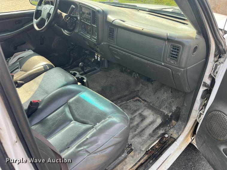 image for item DP0481 2003 Chevrolet Silverado 2500HD  utility bed pickup truck