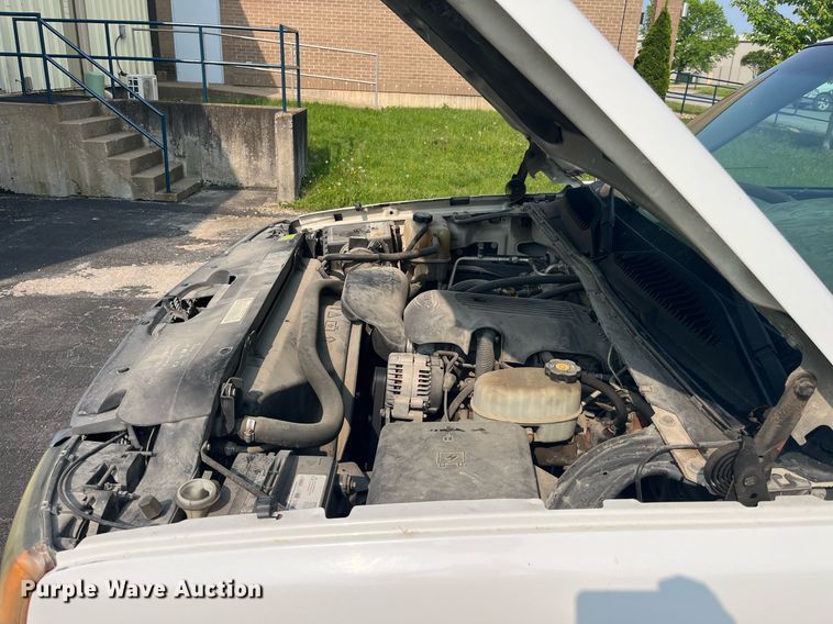 image for item DP0481 2003 Chevrolet Silverado 2500HD  utility bed pickup truck