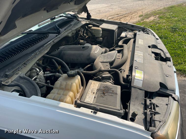 image for item DP0481 2003 Chevrolet Silverado 2500HD  utility bed pickup truck