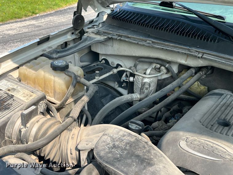 image for item DP0481 2003 Chevrolet Silverado 2500HD  utility bed pickup truck