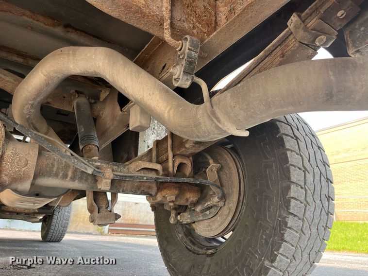 image for item DP0481 2003 Chevrolet Silverado 2500HD  utility bed pickup truck