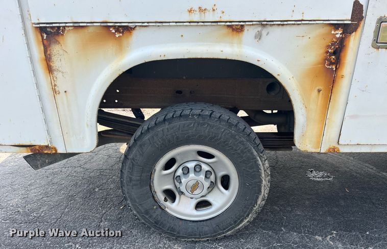 image for item DP0481 2003 Chevrolet Silverado 2500HD  utility bed pickup truck