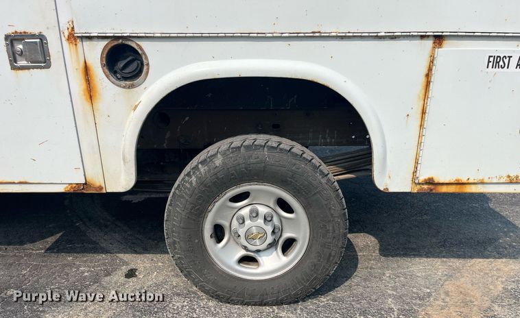 image for item DP0481 2003 Chevrolet Silverado 2500HD  utility bed pickup truck