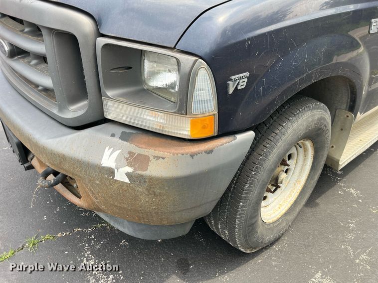 image for item DP0493 2002 Ford F350 Super Duty XL  Crew Cab pickup truck