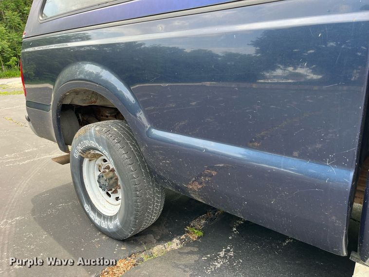 image for item DP0493 2002 Ford F350 Super Duty XL  Crew Cab pickup truck