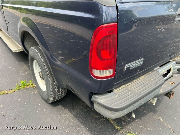 image for item DP0493 2002 Ford F350 Super Duty XL  Crew Cab pickup truck