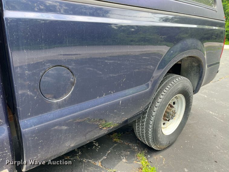 image for item DP0493 2002 Ford F350 Super Duty XL  Crew Cab pickup truck