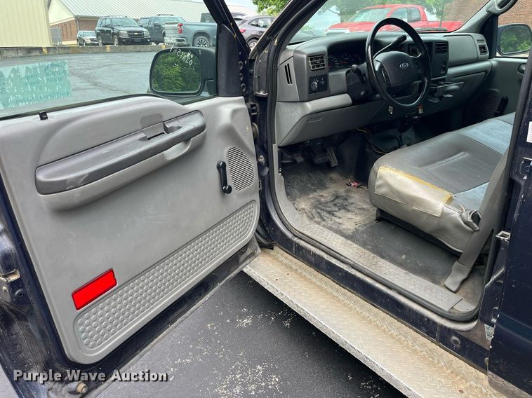 image for item DP0493 2002 Ford F350 Super Duty XL  Crew Cab pickup truck