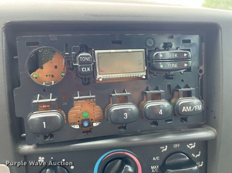 image for item DP0493 2002 Ford F350 Super Duty XL  Crew Cab pickup truck