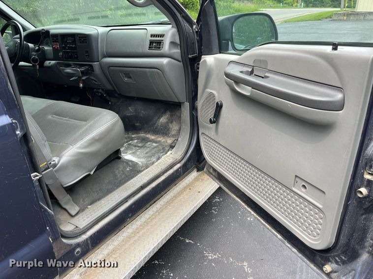 image for item DP0493 2002 Ford F350 Super Duty XL  Crew Cab pickup truck