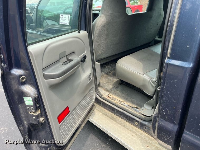 image for item DP0493 2002 Ford F350 Super Duty XL  Crew Cab pickup truck