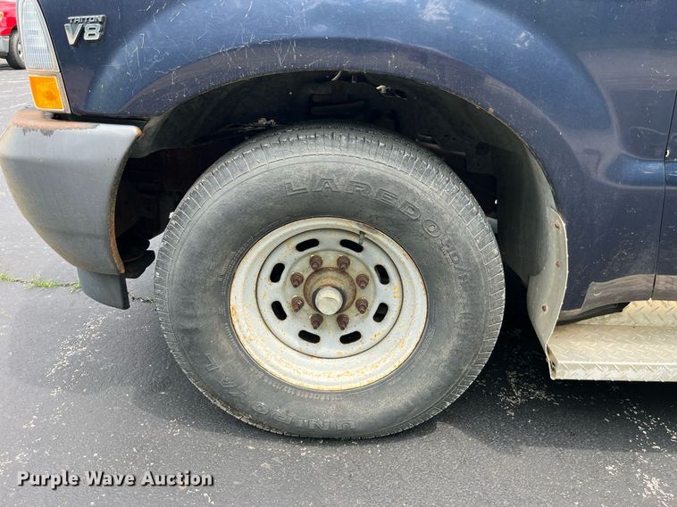 image for item DP0493 2002 Ford F350 Super Duty XL  Crew Cab pickup truck