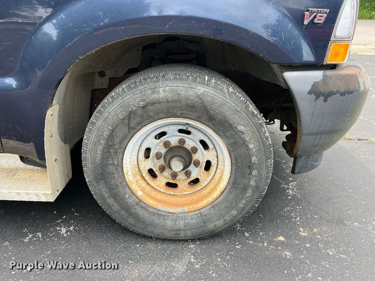 image for item DP0493 2002 Ford F350 Super Duty XL  Crew Cab pickup truck