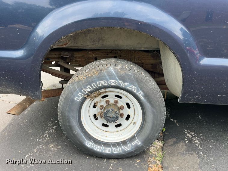 image for item DP0493 2002 Ford F350 Super Duty XL  Crew Cab pickup truck