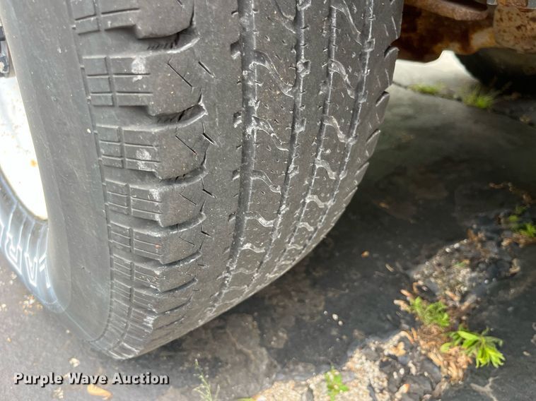 image for item DP0493 2002 Ford F350 Super Duty XL  Crew Cab pickup truck