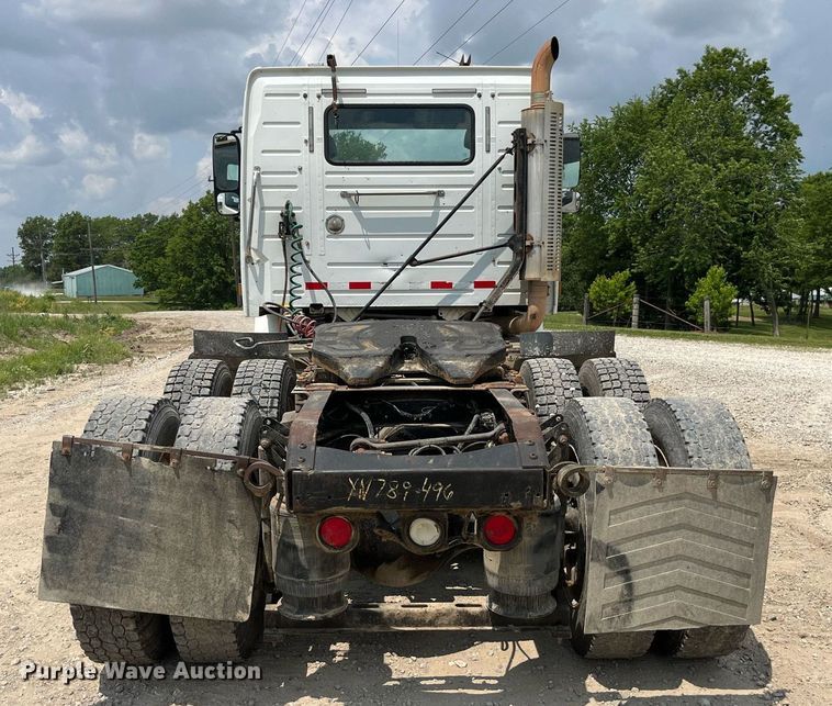 image for item DP0494 2000 Volvo VNM  semi truck