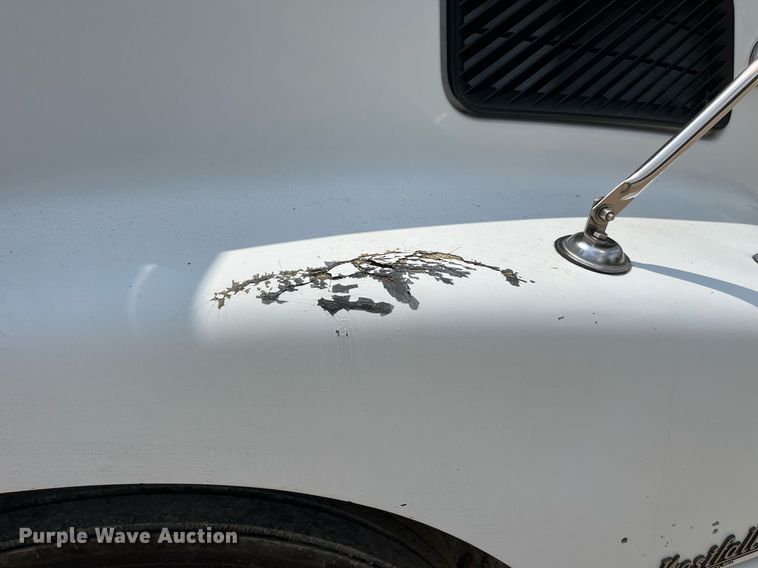 image for item DP0494 2000 Volvo VNM  semi truck