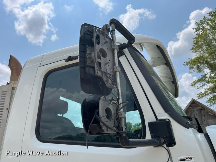 image for item DP0494 2000 Volvo VNM  semi truck