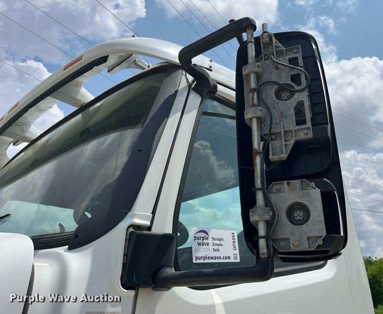 image for item DP0494 2000 Volvo VNM  semi truck