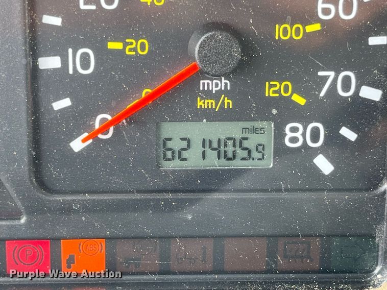 image for item DP0494 2000 Volvo VNM  semi truck