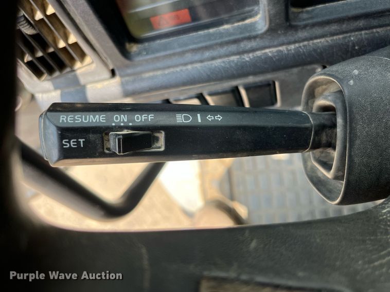 image for item DP0494 2000 Volvo VNM  semi truck