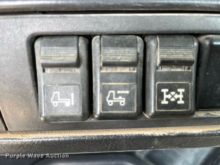 image for item DP0494 2000 Volvo VNM  semi truck