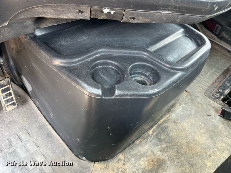 image for item DP0494 2000 Volvo VNM  semi truck