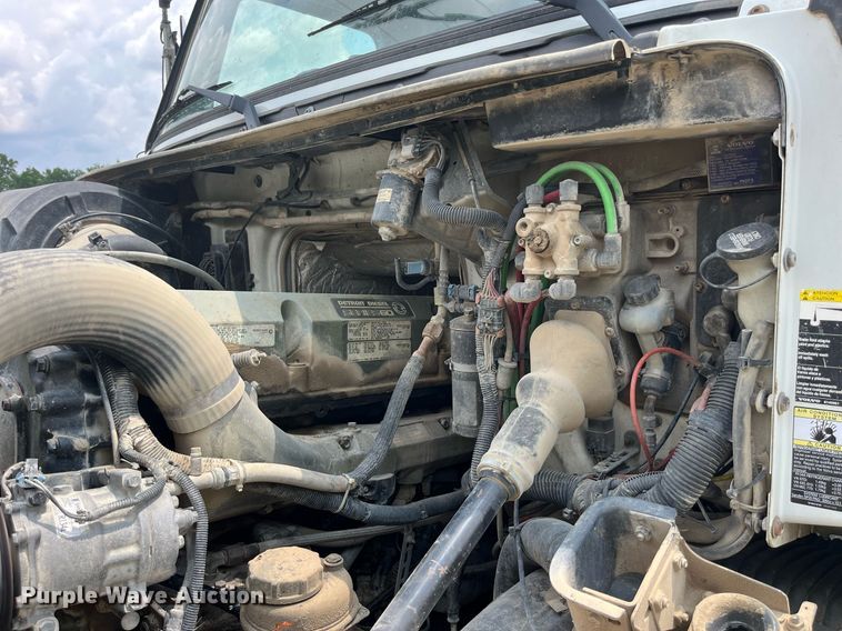 image for item DP0494 2000 Volvo VNM  semi truck