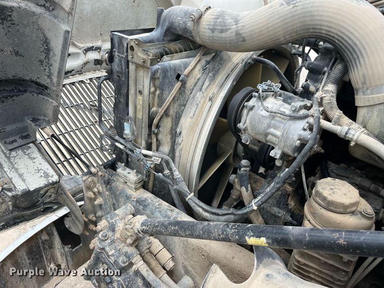 image for item DP0494 2000 Volvo VNM  semi truck