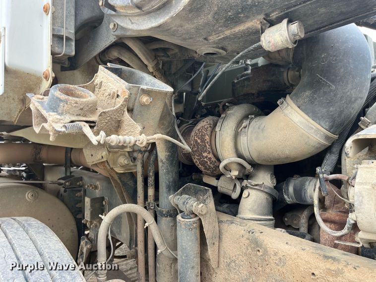 image for item DP0494 2000 Volvo VNM  semi truck