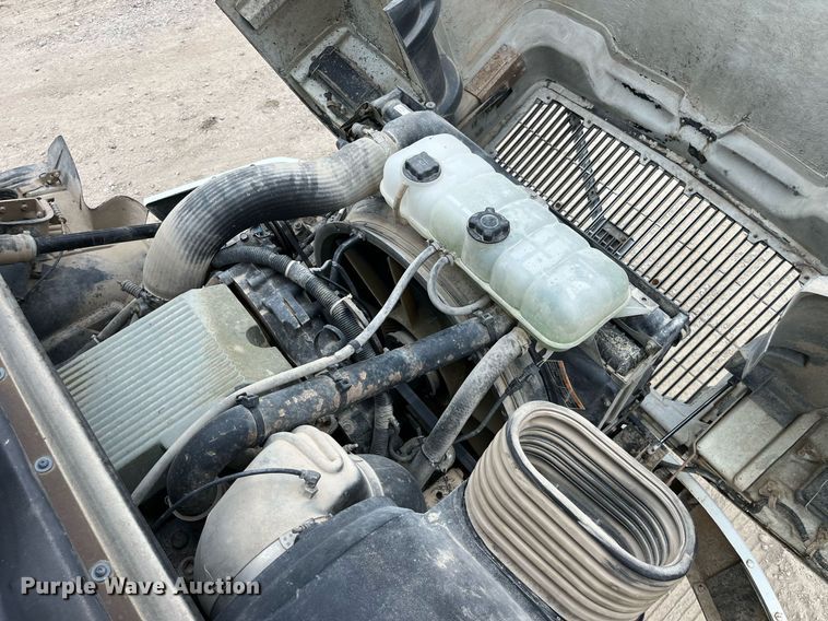 image for item DP0494 2000 Volvo VNM  semi truck