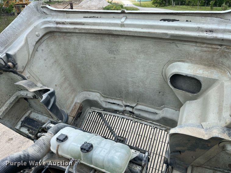 image for item DP0494 2000 Volvo VNM  semi truck