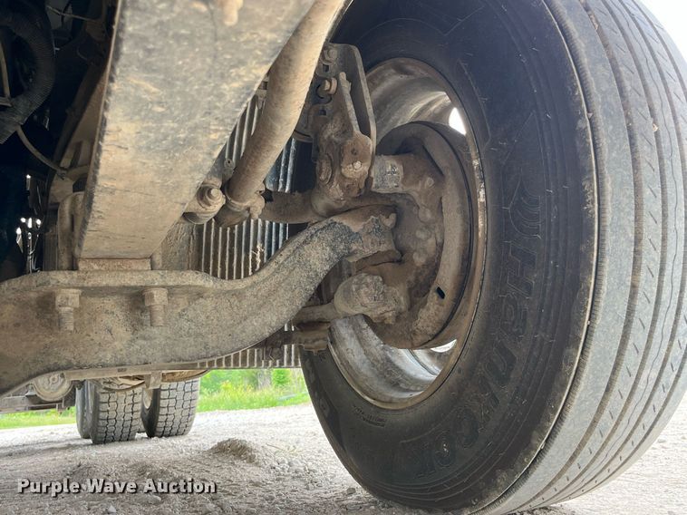 image for item DP0494 2000 Volvo VNM  semi truck