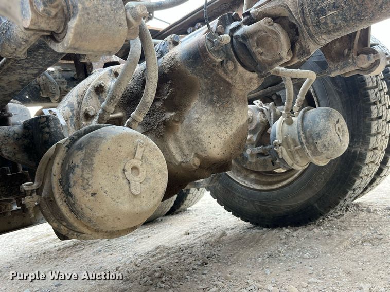 image for item DP0494 2000 Volvo VNM  semi truck