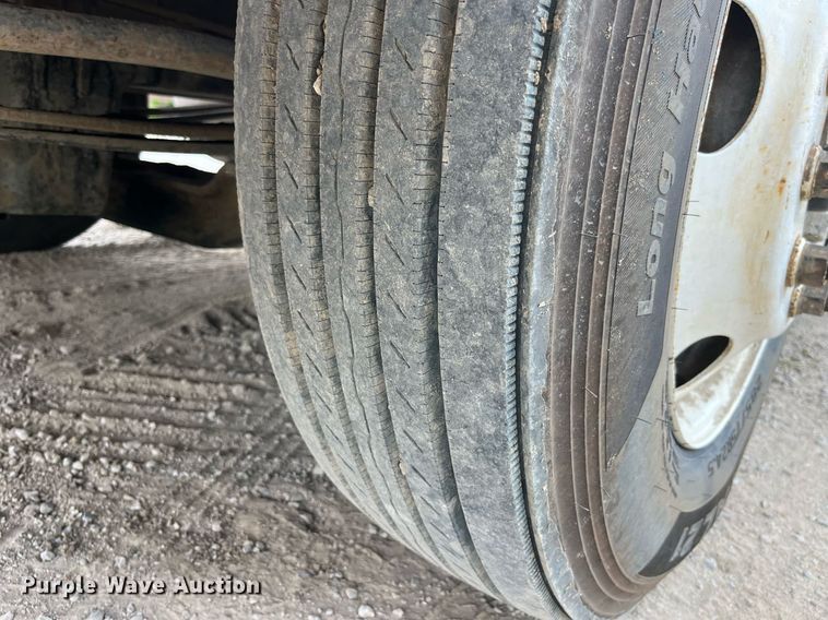 image for item DP0494 2000 Volvo VNM  semi truck