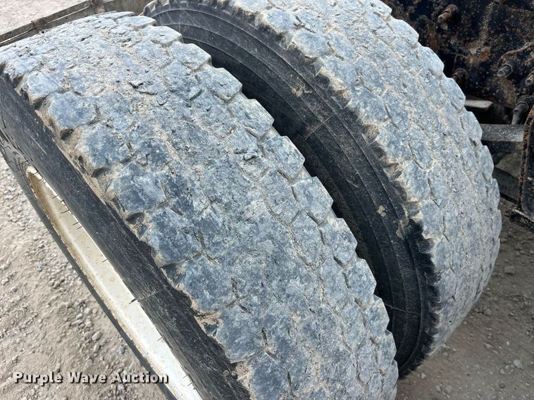 image for item DP0494 2000 Volvo VNM  semi truck