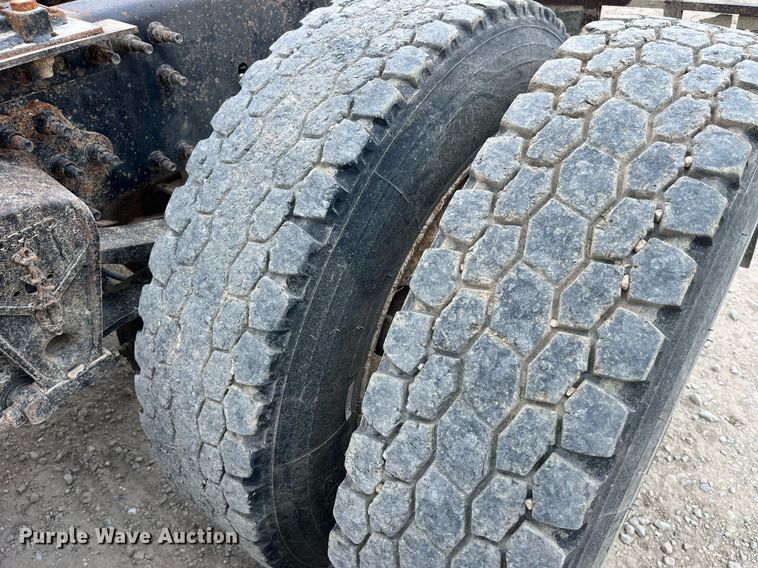 image for item DP0494 2000 Volvo VNM  semi truck