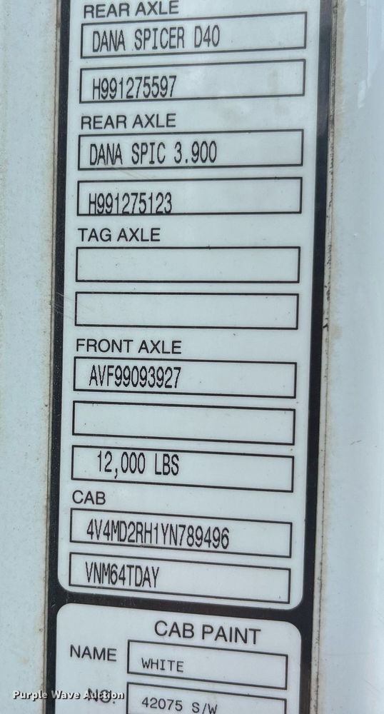 image for item DP0494 2000 Volvo VNM  semi truck